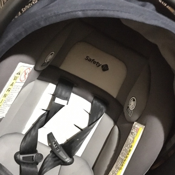 SAFETY FIRST INFANT CARRIER CAR SEAT WITHOUT BASE